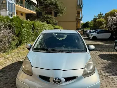 Usata Toyota Aygo 68 CV (50 kW) 2006 Bluazzurro Utilitaria
