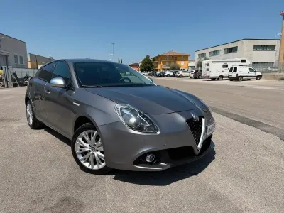 Usata Alfa Romeo Giulietta Super 120 CV (88 kW) 2018 Argento Utilitaria