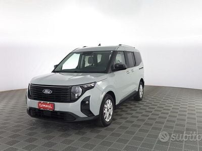 Usata Ford Tourneo Courier Titanium 124 CV (91 kW) 2025 Cactus grey Monovolume