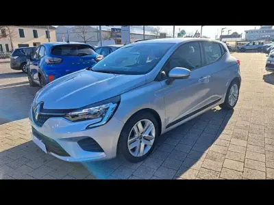Usata Renault Clio V Zen 100 CV (73 kW) 2021 Grigio chiaro Berlina