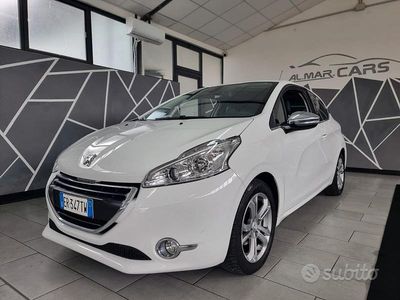Usata Peugeot 208 Allure 82 CV (60 kW) 2013 Bianco Utilitaria