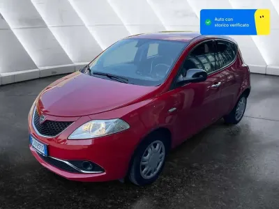 Usata Lancia Ypsilon Gold 95 CV (69 kW) 2017 Rosso Utilitaria