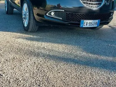 Usata Lancia Ypsilon Gold 85 CV (62 kW) 2014 Nero Utilitaria