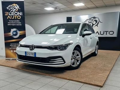 Usata VW Golf VII Life 149 CV (109 kW) 2021 Bianco Utilitaria