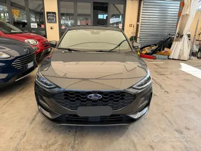 Usata Ford Focus ST-Line 115 CV (84 kW) 2023 Grigio Berlina