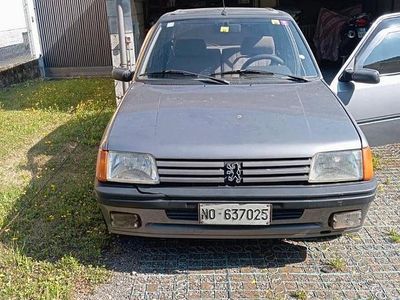Grigio Usata 1988 Peugeot 205 GTi Utilitaria | 2000 €