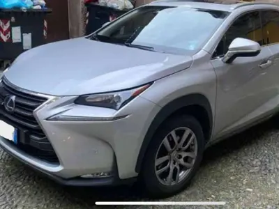 Usata Lexus NX300h Executive Line 155 CV (114 kW) 2016 Argento SUV