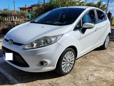 Usata Ford Fiesta 68 CV (50 kW) 2009 Bianco Berlina