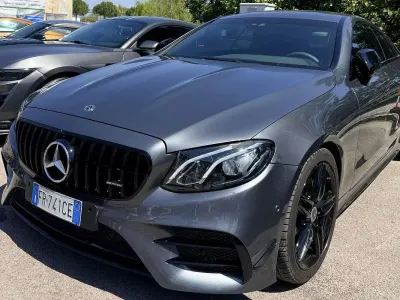 Usata Mercedes E220 AMG line 194 CV (142 kW) 2017 Grigio Coupé