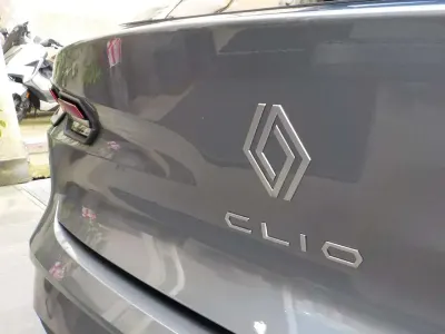 Uusi Renault Clio V Evolution 120 HP (88 kW) 2026 Vari colori Sedan