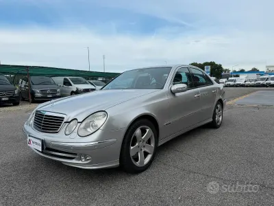 Usata Mercedes E400 Avantgarde 260 CV (191 kW) 2003 Grigio Berlina