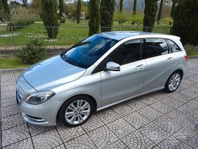 Gebraucht Mercedes B180 Premium 109 PS (80 kW) 2014 Grau Van / Kleinbus