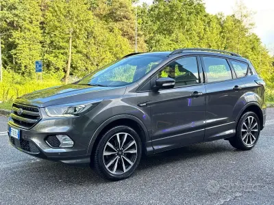 Usata Ford Kuga ST-Line 120 CV (88 kW) 2019 Grigio SUV