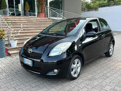 Usata Toyota Yaris Luxury 69 CV (50 kW) 2006 Nero Berlina