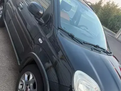 Usata Fiat Panda Trekking 85 CV (62 kW) 2015 Nero Utilitaria