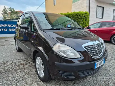 Usata Lancia Musa 101 CV (74 kW) 2006 Marrone Monovolume