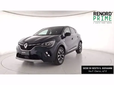 Usata Renault Captur Techno 140 CV (102 kW) 2023 Blu scuro SUV