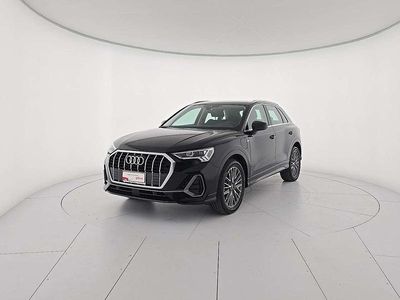 Nero mythos metallizzato Usata 2021 Audi Q3 Ambiente SUV | 31.900 € (Buon prezzo)