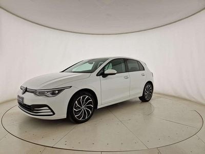 Usata VW Golf VIII Life 131 CV (96 kW) 2023 Pure white Berlina