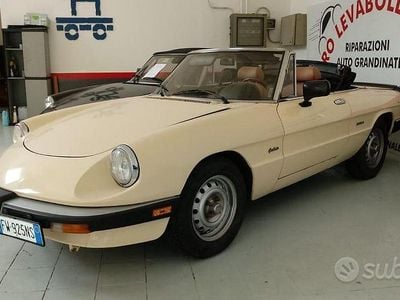 Usata Alfa Romeo Spider 149 CV (109 kW) 1986 Beige Cabrio