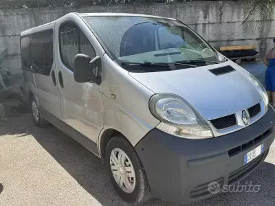 Usata Renault Trafic 100 CV (73 kW) 2006 Grigio Monovolume