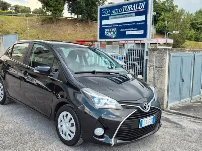 Usata Toyota Yaris 69 CV (50 kW) 2016 Grigio Berlina