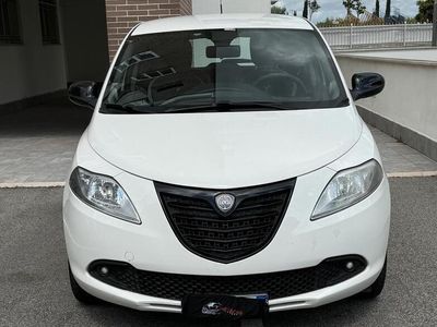 usata Lancia Ypsilon 1.3 MJT 16V 95 CV 5 porte S&S Silver