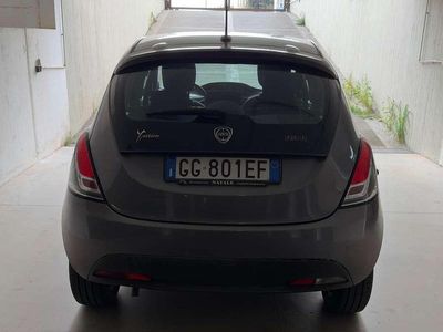 Usata Lancia Ypsilon Silver 69 CV (50 kW) 2021 Grigio Utilitaria