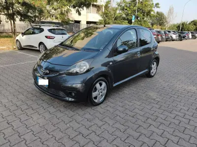 Usata Toyota Aygo 68 CV (50 kW) 2006 Grigio Utilitaria