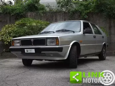 Usata Lancia Beta 77 CV (56 kW) 1984 Grigio Berlina