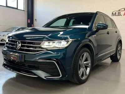 Usata VW Tiguan R-line 150 CV (110 kW) 2021 Nightshade blue SUV