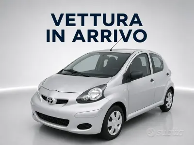 Usata Toyota Aygo 68 CV (50 kW) 2010 Grigio Utilitaria