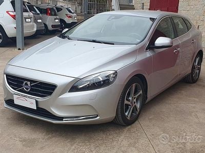 Usata Volvo V40 120 CV (88 kW) 2016 Grigio Berlina