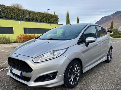 Grigio Usata 2016 Ford Fiesta ST-Line Berlina | 9300 € (Cara)