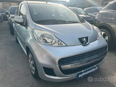 Usata Peugeot 107 Allure 68 CV (50 kW) 2011 Grigio Utilitaria