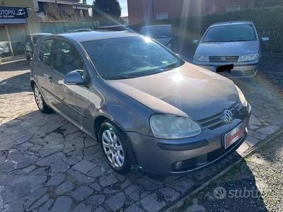 Usata VW Golf VI Comfortline 102 CV (75 kW) 2008 Grigio Utilitaria