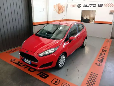 Usata Ford Fiesta 101 CV (74 kW) 2017 Rosso Utilitaria