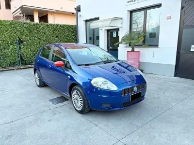 Usata Fiat Grande Punto Dynamic 65 CV (47 kW) 2007 Blu/azzurro Utilitaria