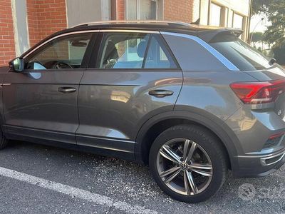 Usata VW T-Roc R-line 116 CV (85 kW) 2020 Grigio SUV