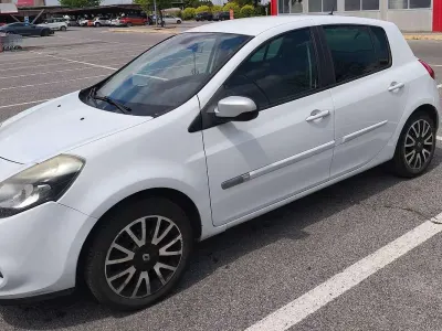 Usata Renault Clio III Dynamique 103 CV (75 kW) 2012 Berlina