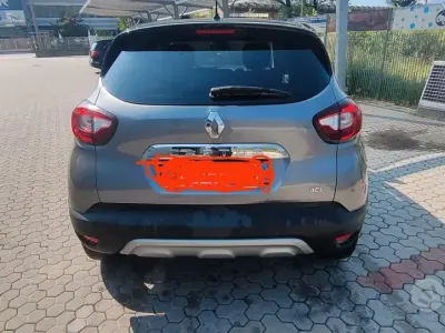 Usata Renault Captur 110 CV (80 kW) 2017 Grigio SUV