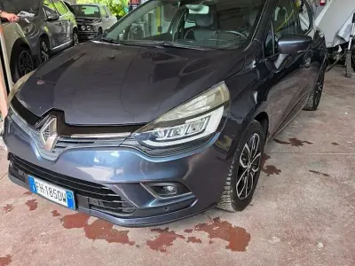 Usata Renault Clio IV Life 75 CV (55 kW) 2017 Grigio Berlina
