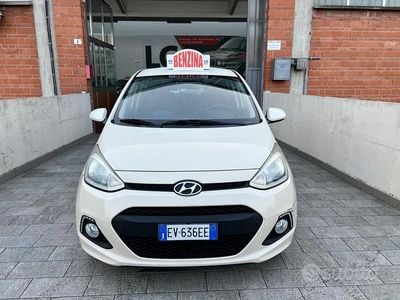 Usata Hyundai i10 Style 66 CV (48 kW) 2014 Beige Utilitaria