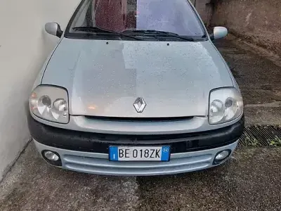Usata Renault Clio 107 CV (78 kW) 1999 Berlina