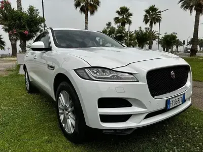 Begagnad Jaguar F-Pace Prestige 241 HK (177 kW) 2019 Vit SUV
