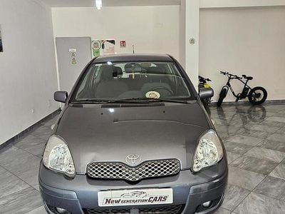 Usata Toyota Yaris 65 CV (47 kW) 2005 Grigio Berlina