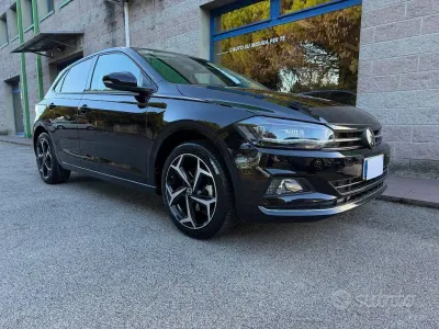 Usata VW Polo R-line 110 CV (80 kW) 2022 Nero Berlina