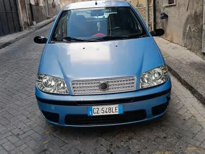 Usata Fiat Punto 69 CV (50 kW) 2006 Bluazzurro Utilitaria