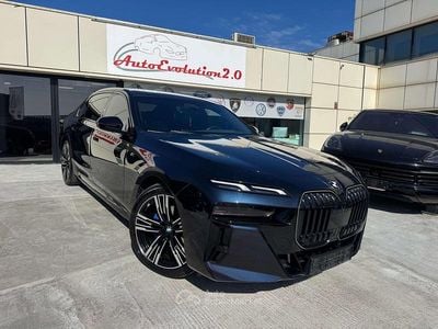 Usata BMW 740 M Sport 340 CV (250 kW) 2023 Blu notte Berlina