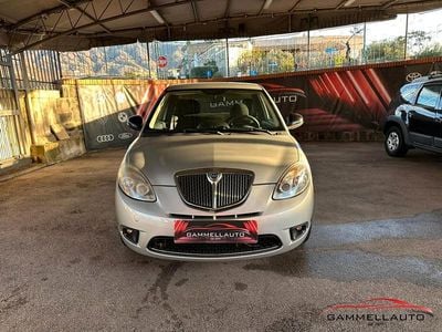 Usata Lancia Ypsilon 75 CV (55 kW) 2012 Argento Utilitaria